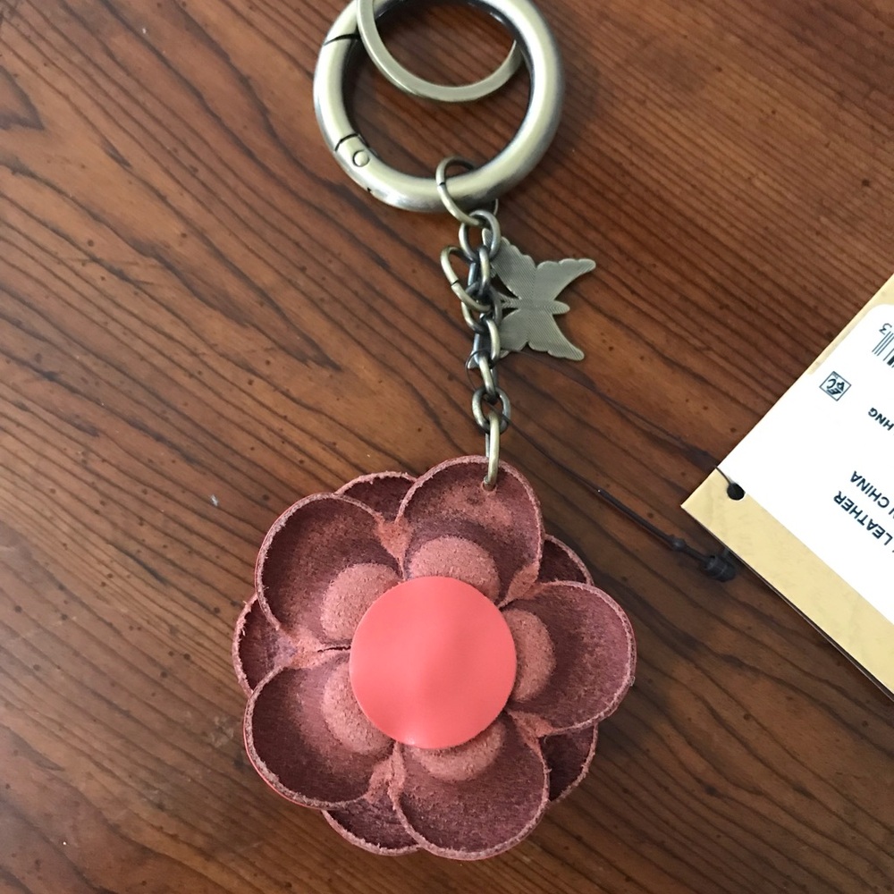NWT Patricia Nash Coral Flower With Butterfly Charm Key Holder 🌸🦋 - Picture 5 of 5